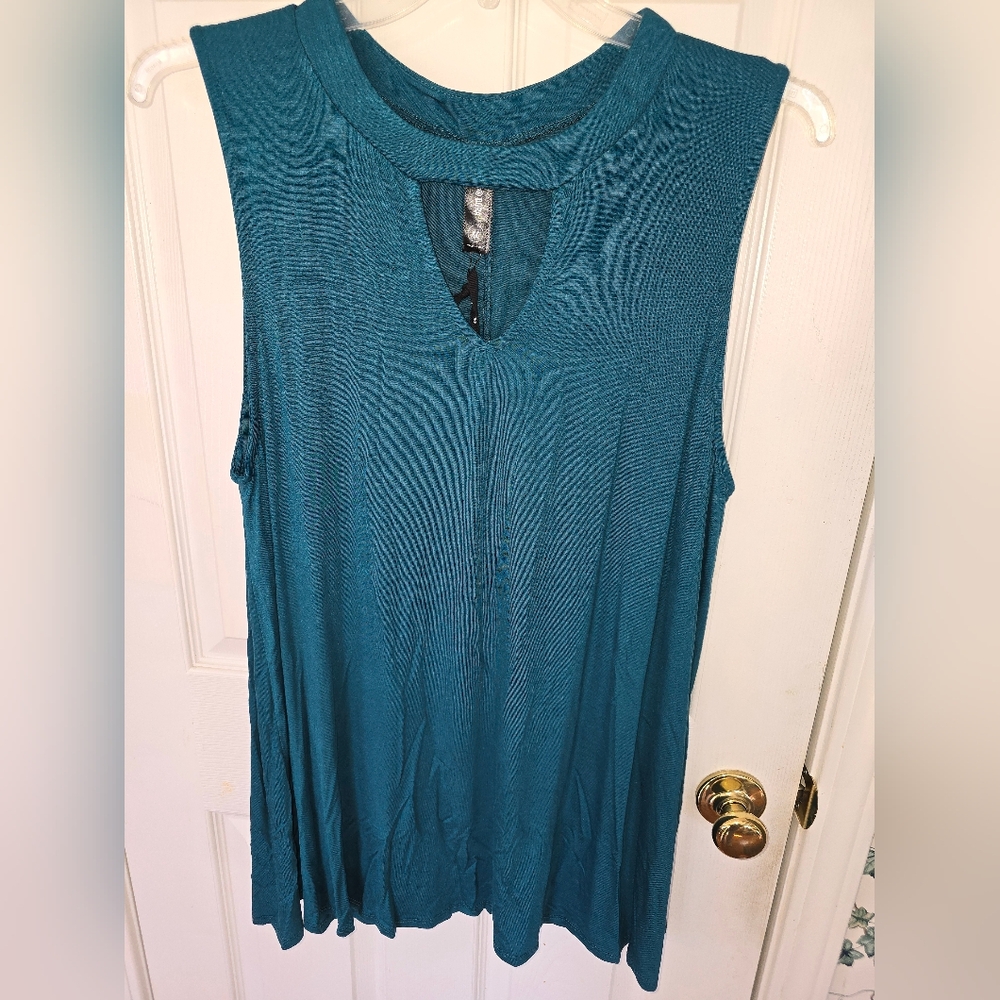NWT- Agnes&Dora Swing Tee w/ Cutout Neckline